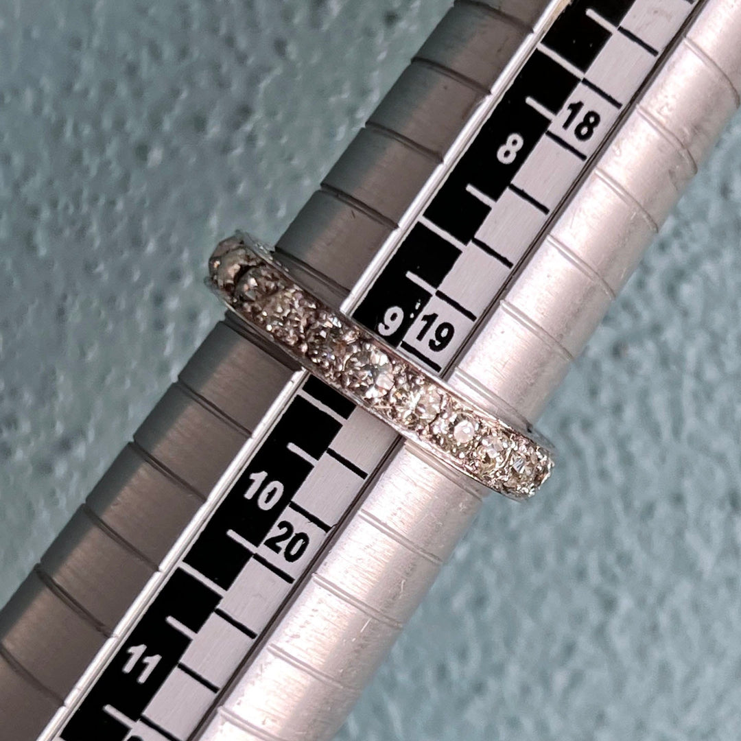 Art Deco diamond band geometric design detail