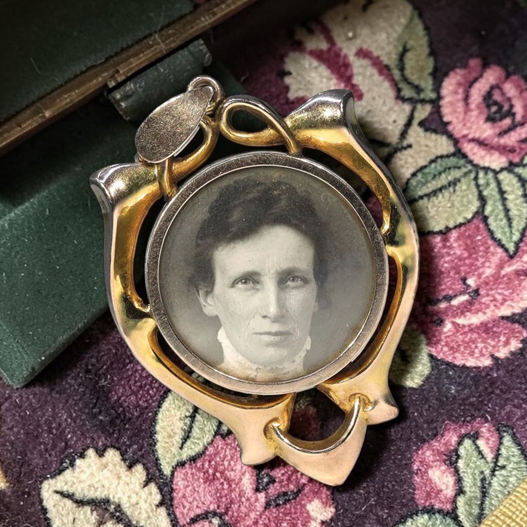 Antique Art Nouveau 9 karat gold double sided photo locket