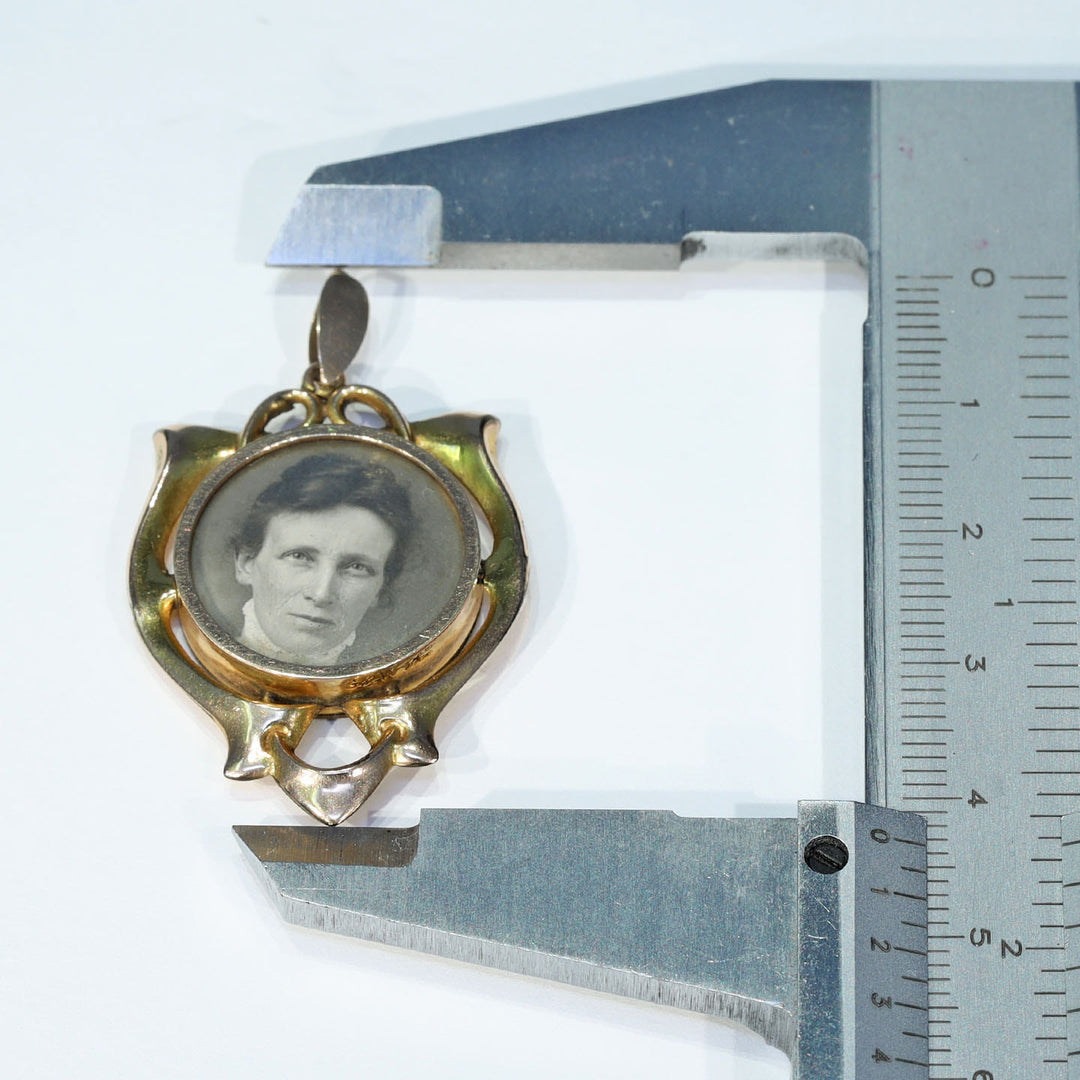 Antique 9 karat gold picture locket hallmarked 9CT