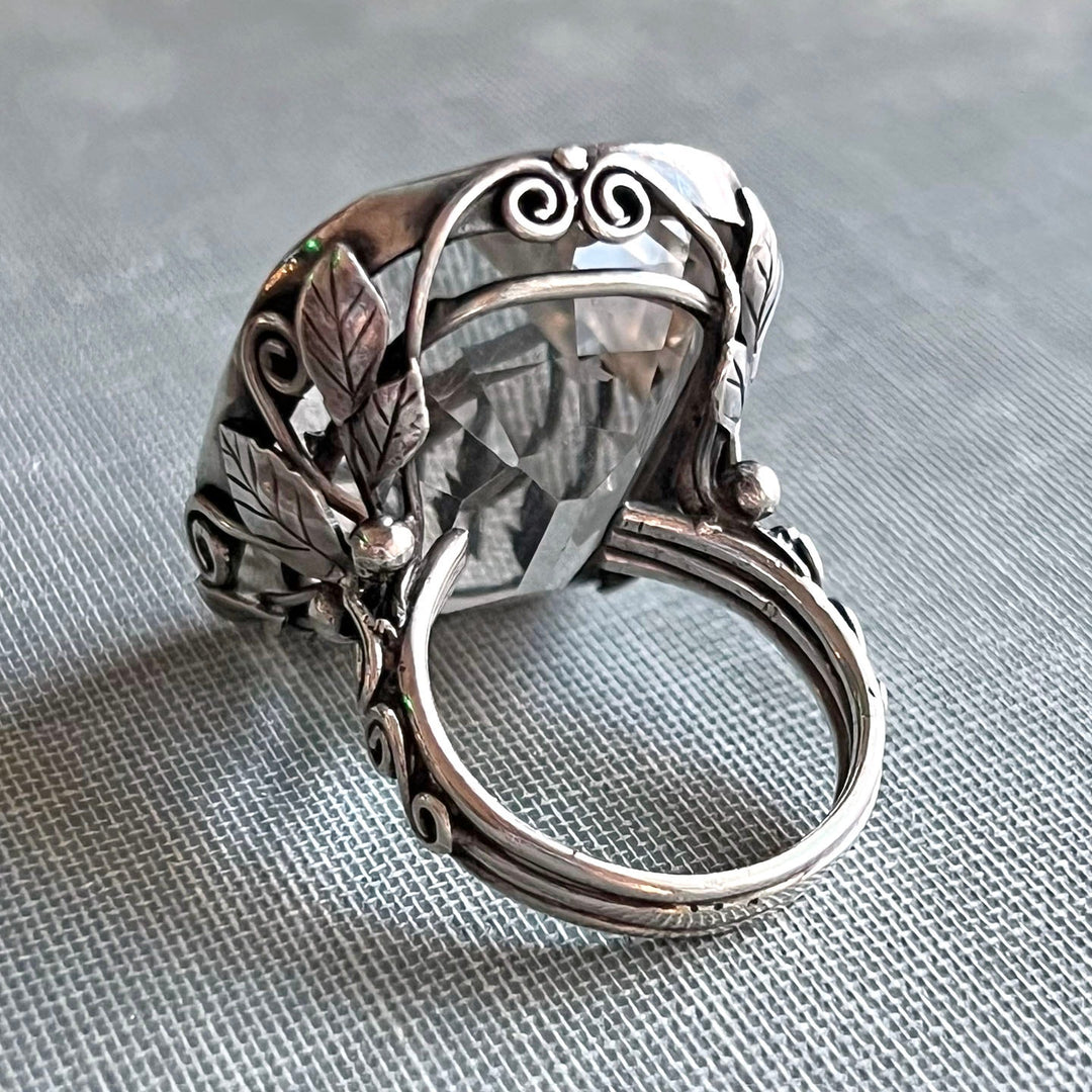 Elegant antique silver crystal ring
