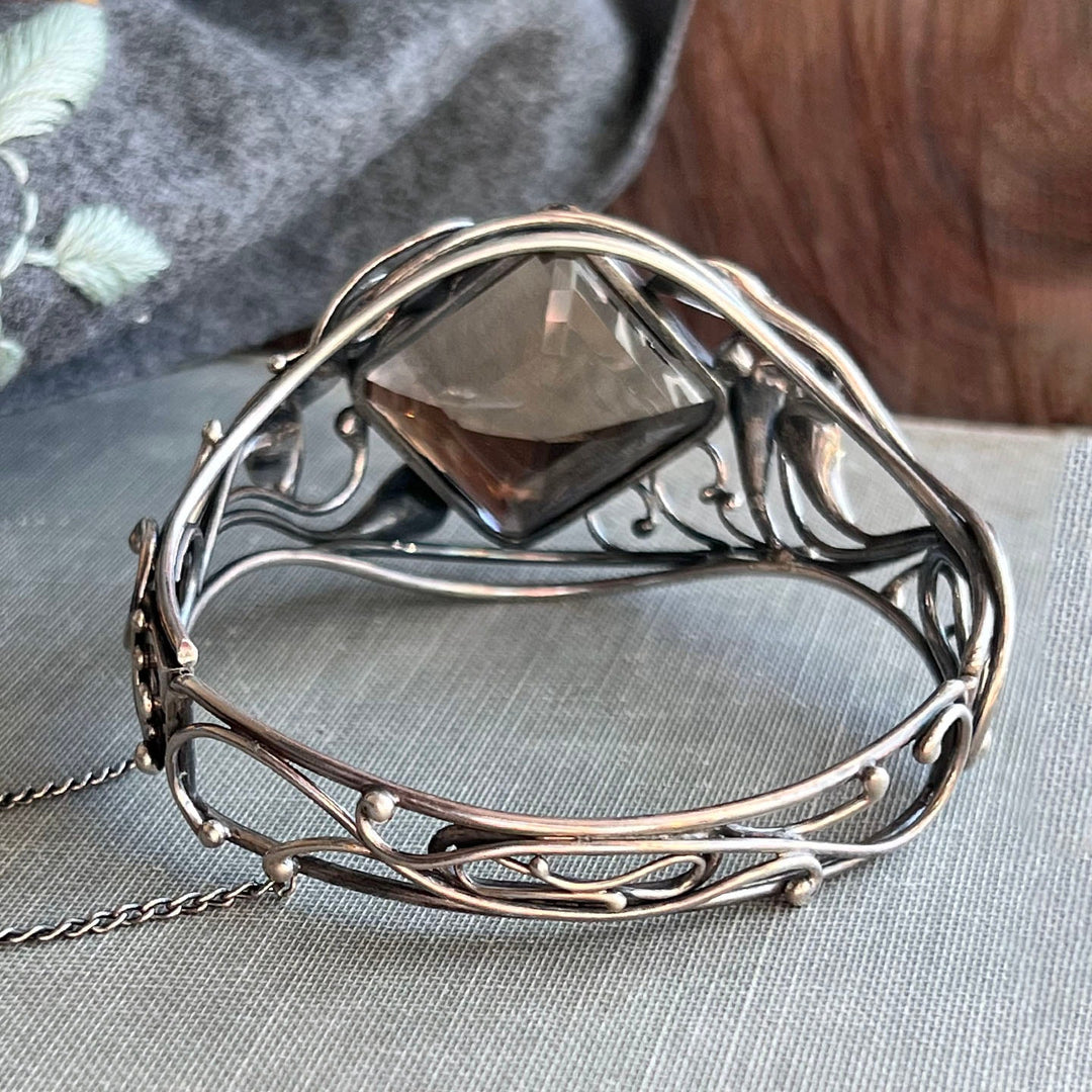 Elegant vintage silver quartz bracelet