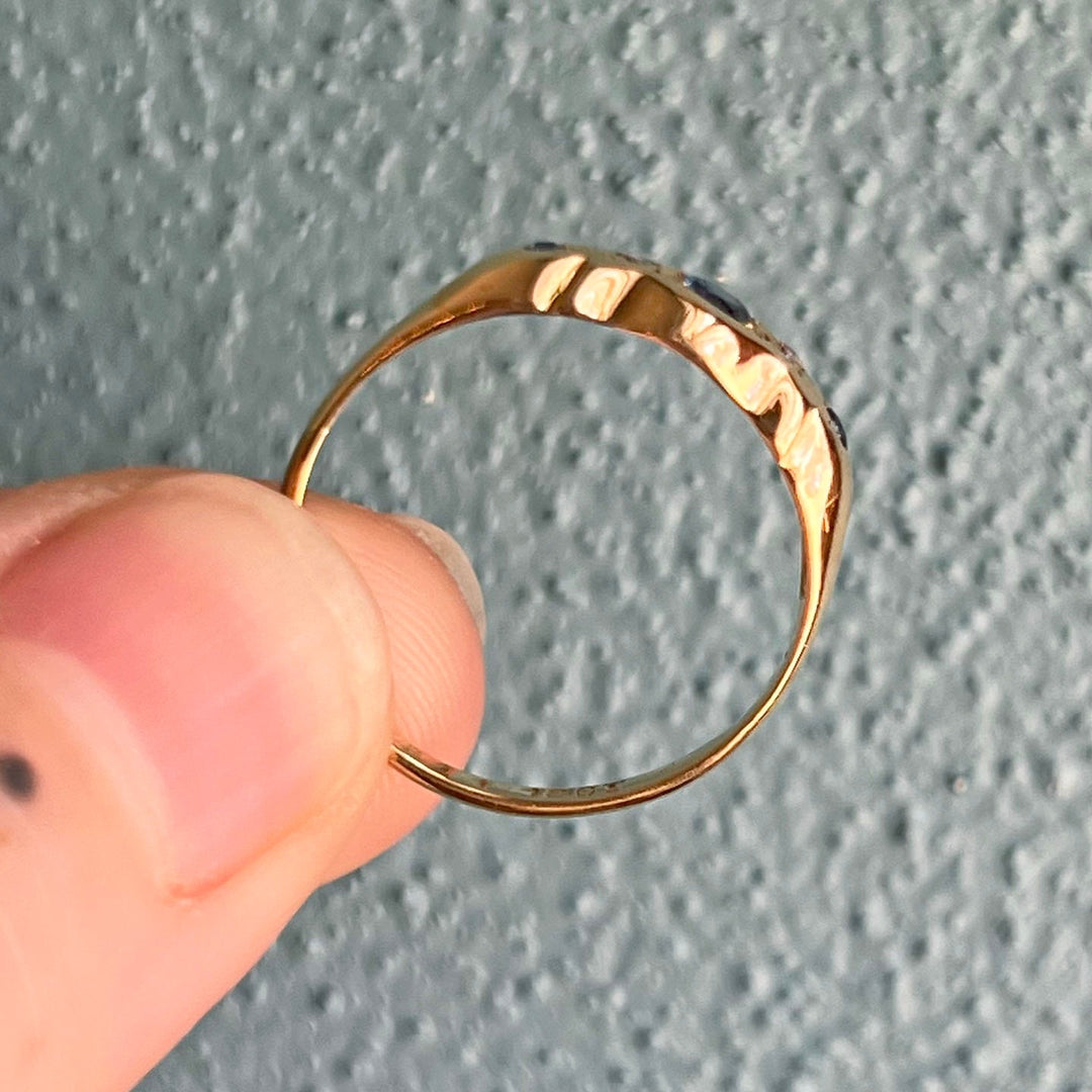 Side view antique sapphire diamond ring 18k gold band