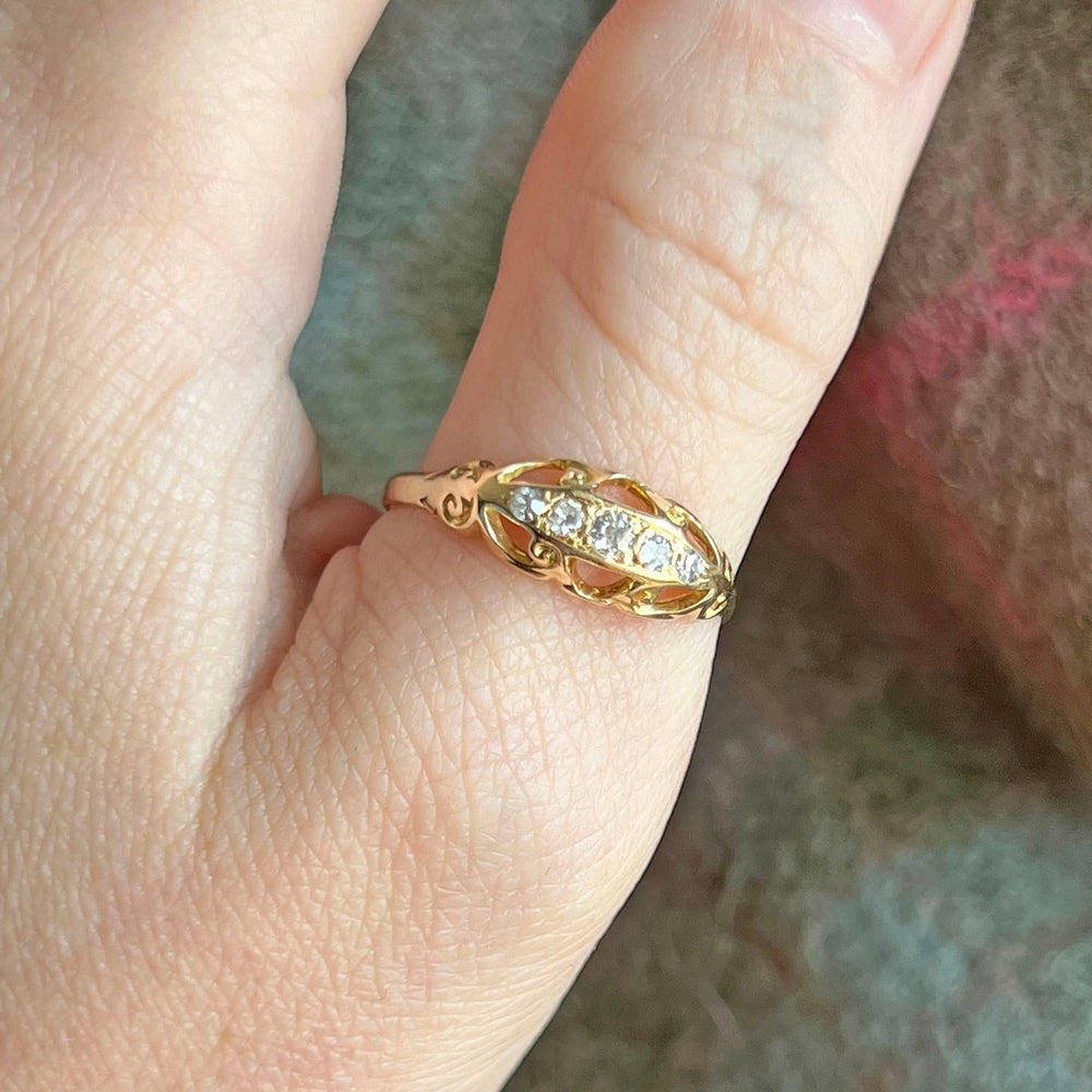 AVintage Edwardian diamond ring with five old cut diamonds in 18 karat gold