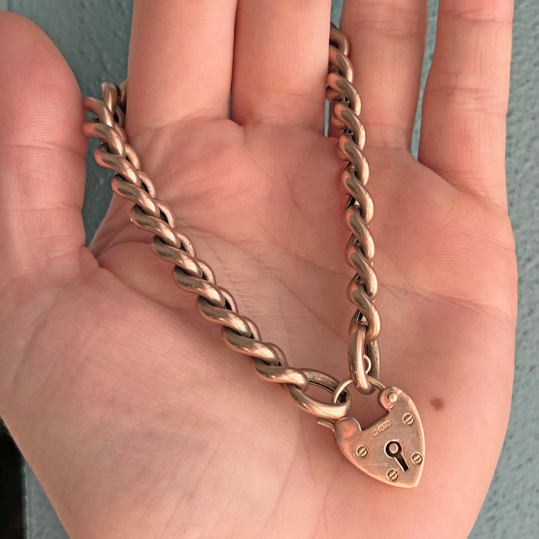 Elegant vintage gold bracelet timeless style