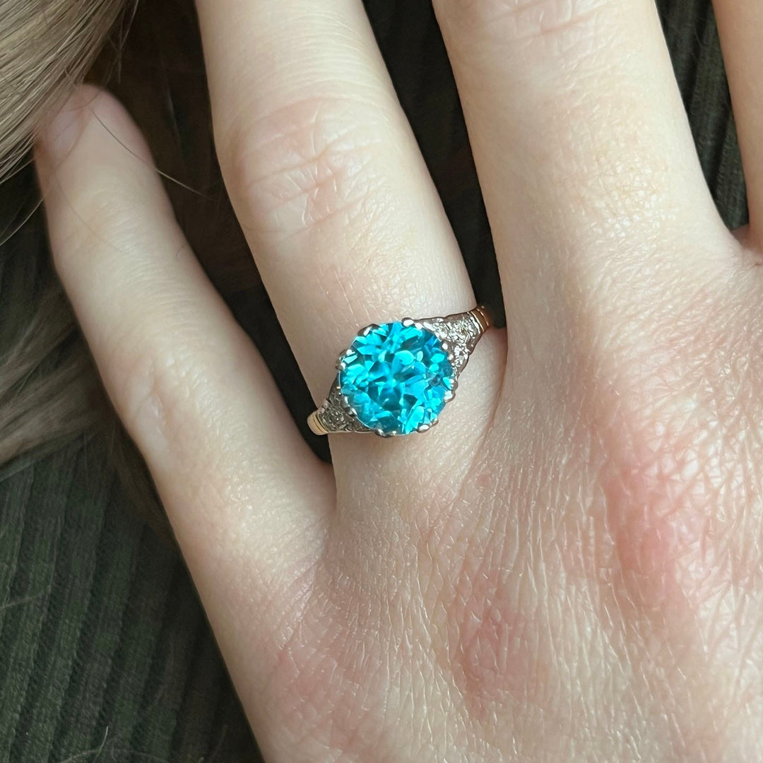 Elegant vintage zircon engagement ring