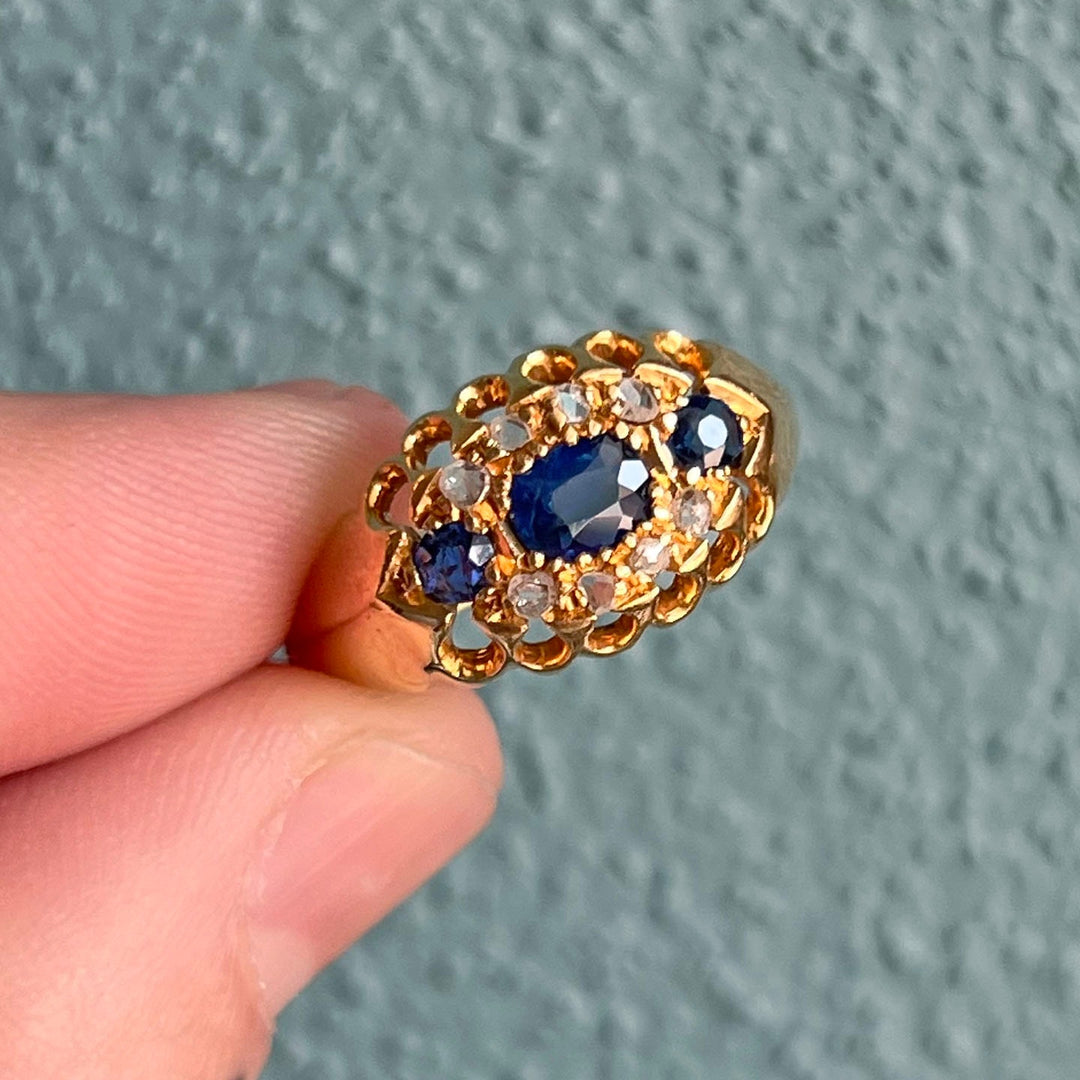 Elegant vintage sapphire diamond ring