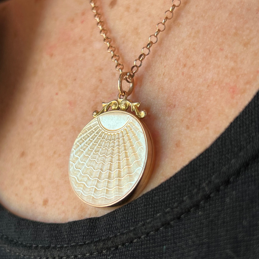 Antique Edwardian Locket Engraved Gold Birmingham 1913