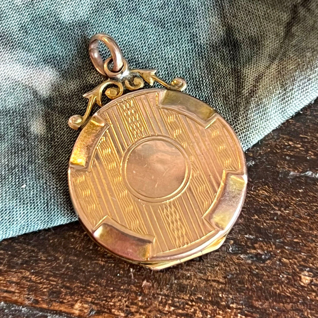 Antique Edwardian Locket Engraved Gold Round with Portrait, c.1900