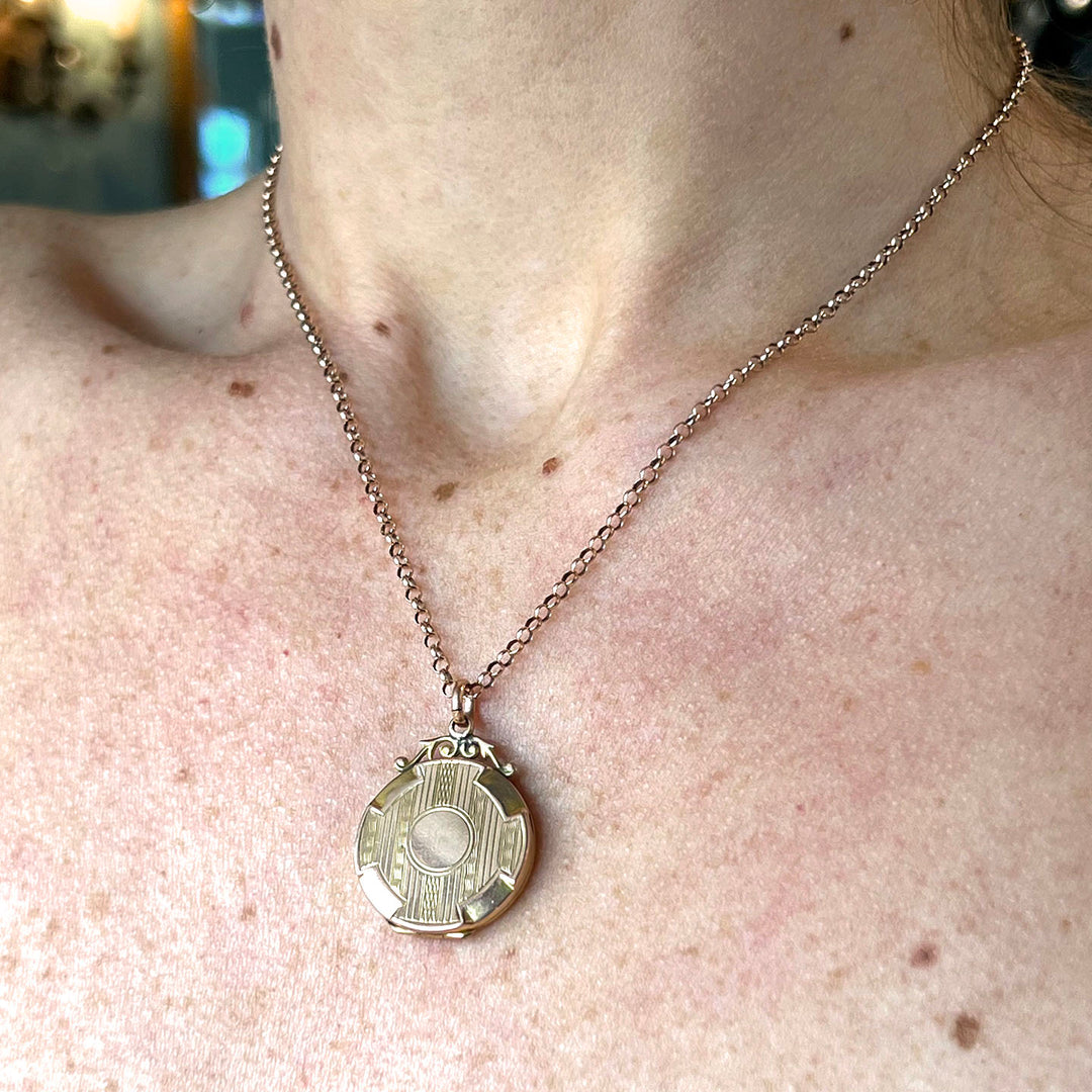 Antique Edwardian Locket Engraved Gold Round with Portrait, c.1900