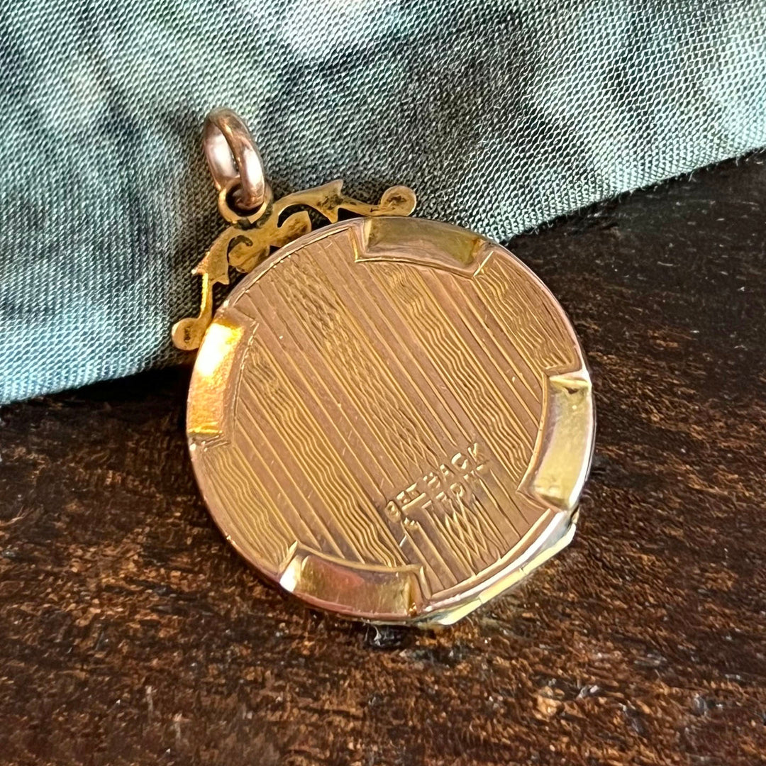 Antique Edwardian Locket Engraved Gold Round with Portrait, c.1900