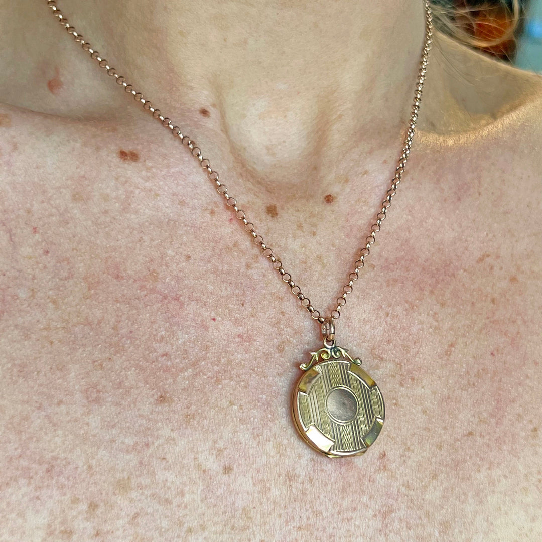 Antique Edwardian Locket Engraved Gold Round with Portrait, c.1900