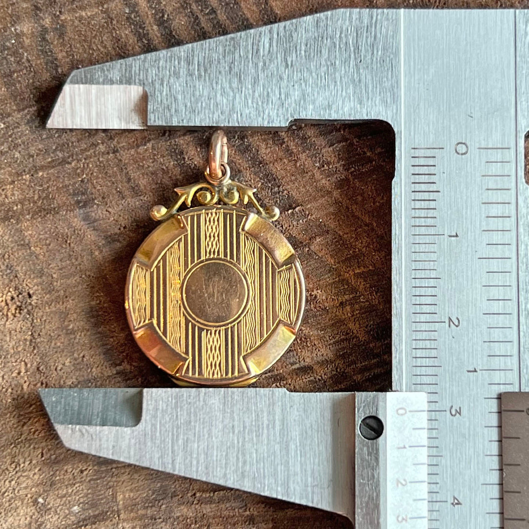 Antique Edwardian Locket Engraved Gold Round with Portrait, c.1900
