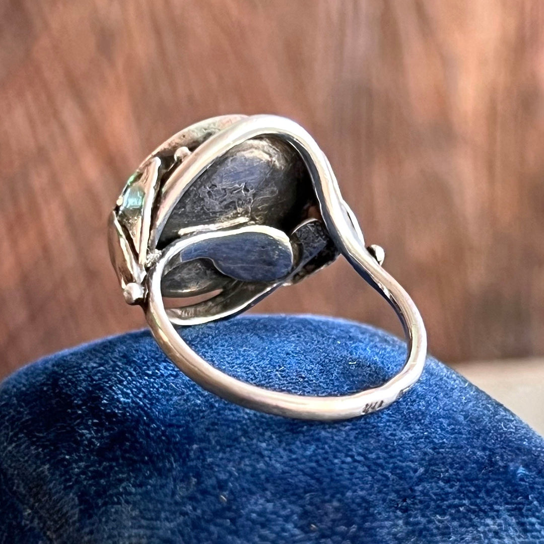 Detailed view of silver and shell setting