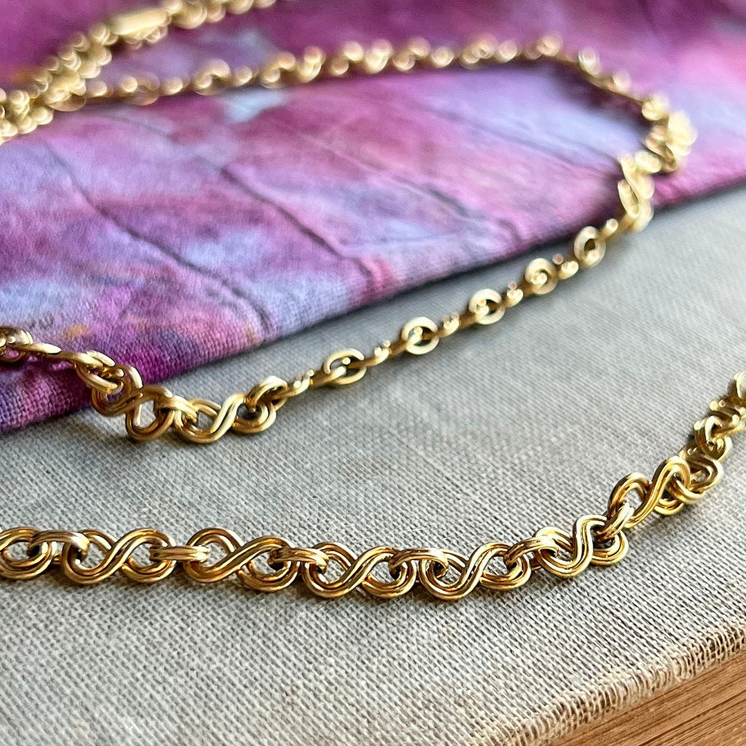 18K gold long chain estate necklace detail