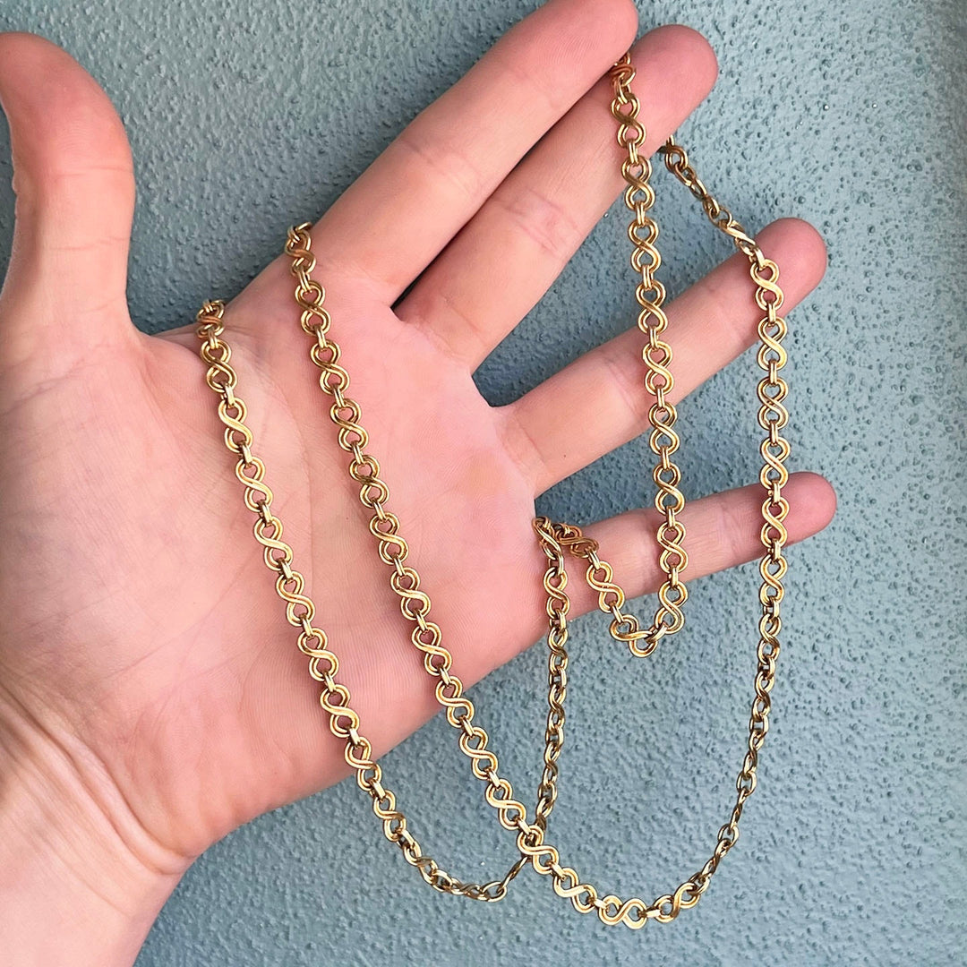 18K gold long chain estate necklace detail
