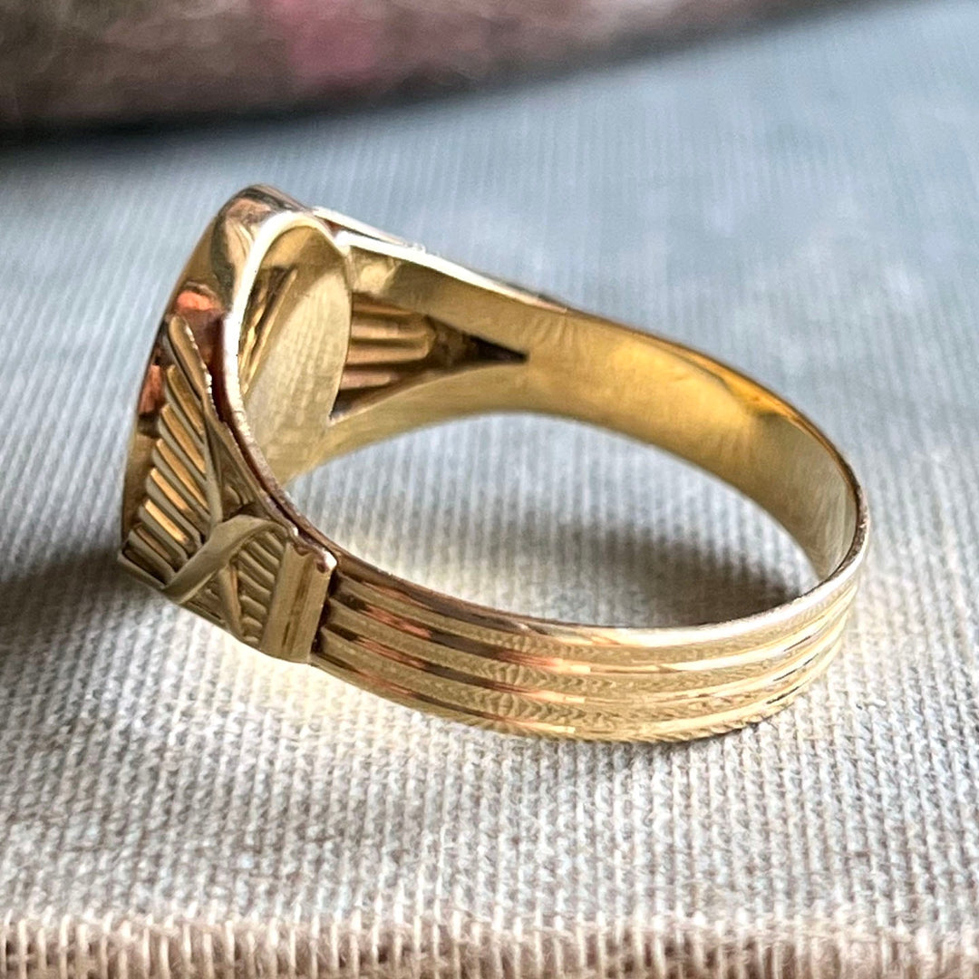 Antique French Oval Signet Ring in 18 Karat Gold, c. 1910