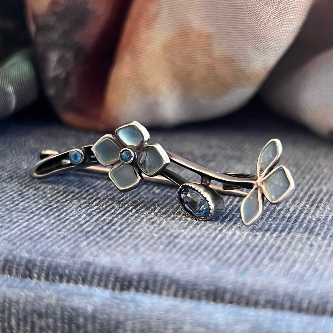 Art Nouveau silver brooch flowing design