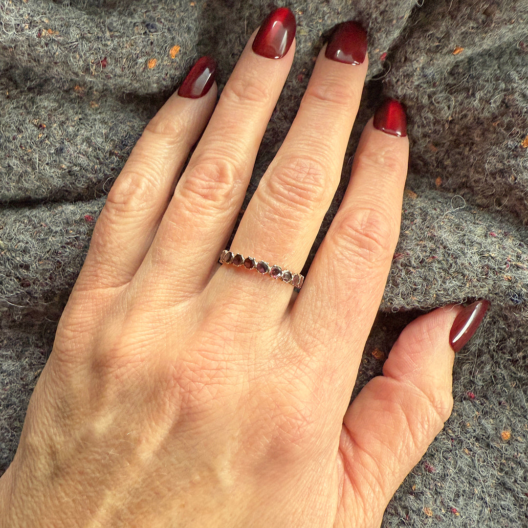 Antique Georgian Gold Garnet Eternity Ring, c.1800