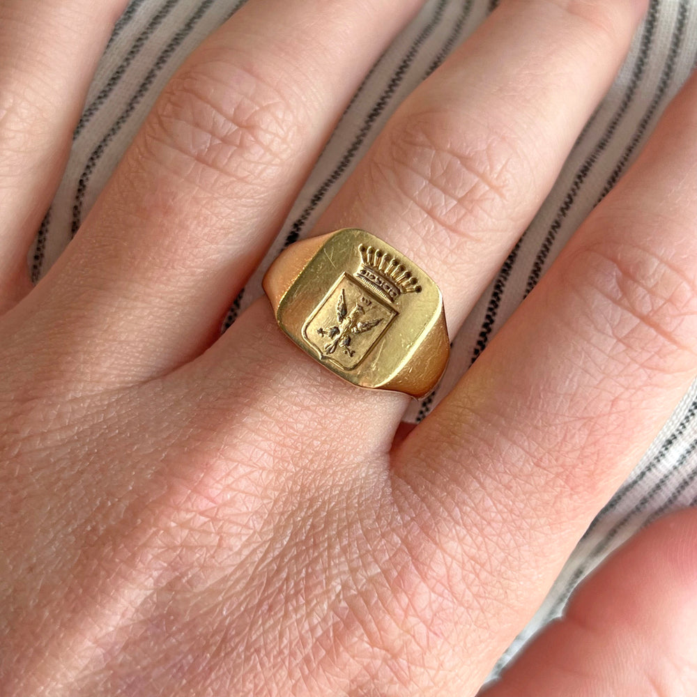 Antique Gold French Intaglio Signet Ring 18 Karat c. 1890