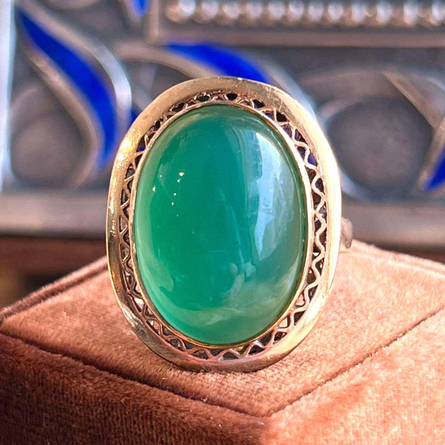 Antique Japanese Ring with Lovely Green Chalcedony Stone in 18k Gold