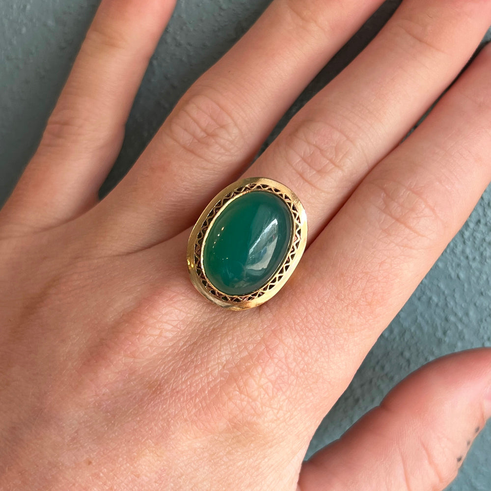 Antique Japanese Ring with lovely Green Chalcedony Stone in 18k Gold