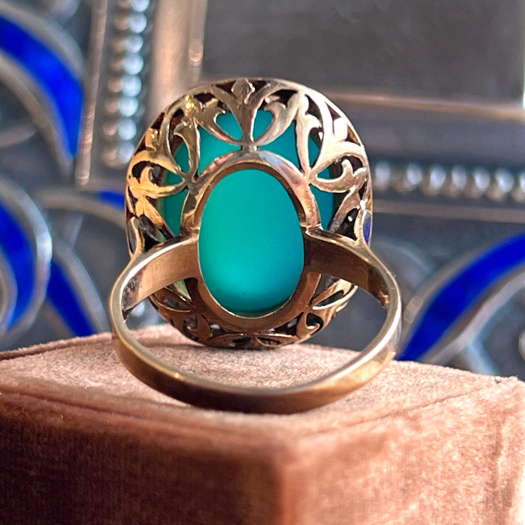 Antique Japanese Ring with lovely Green Chalcedony Stone in 18k Gold