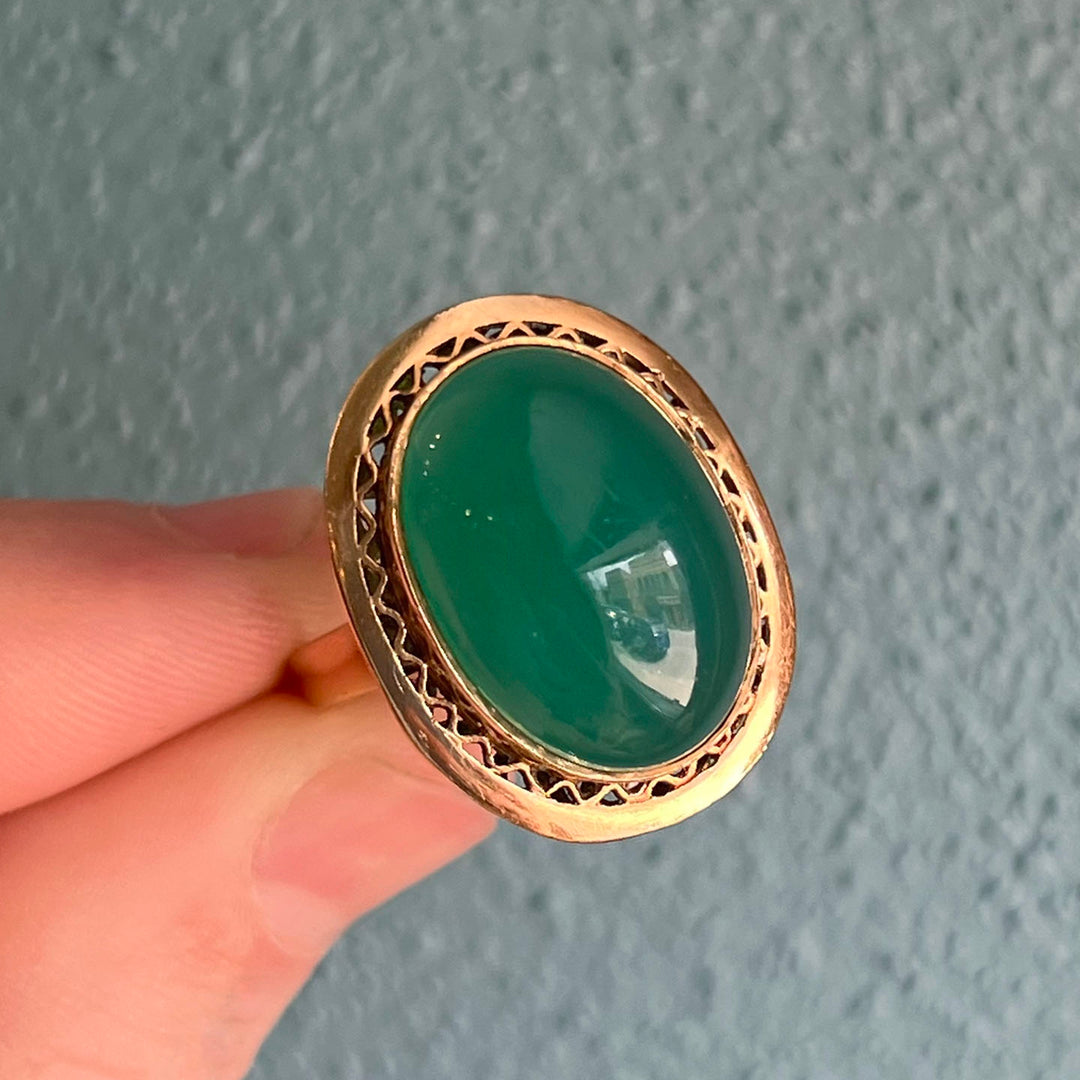 Antique Japanese Ring with lovely Green Chalcedony Stone in 18k Gold