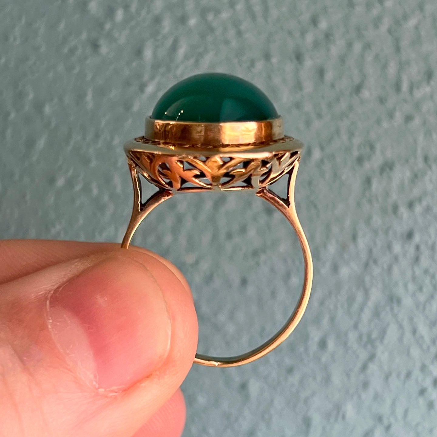 Antique Japanese Ring with Lovely Green Chalcedony Stone in 18k Gold