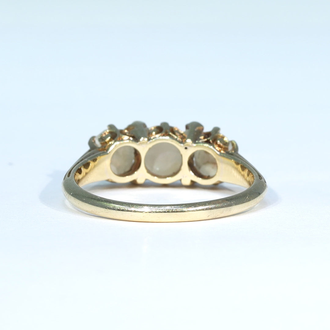 Antique gold ring with five mother of pearl cabochons