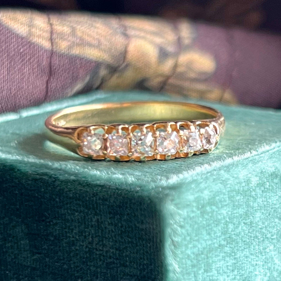 Antique Victorian six-stone diamond ring in 18K gold circa 1890
