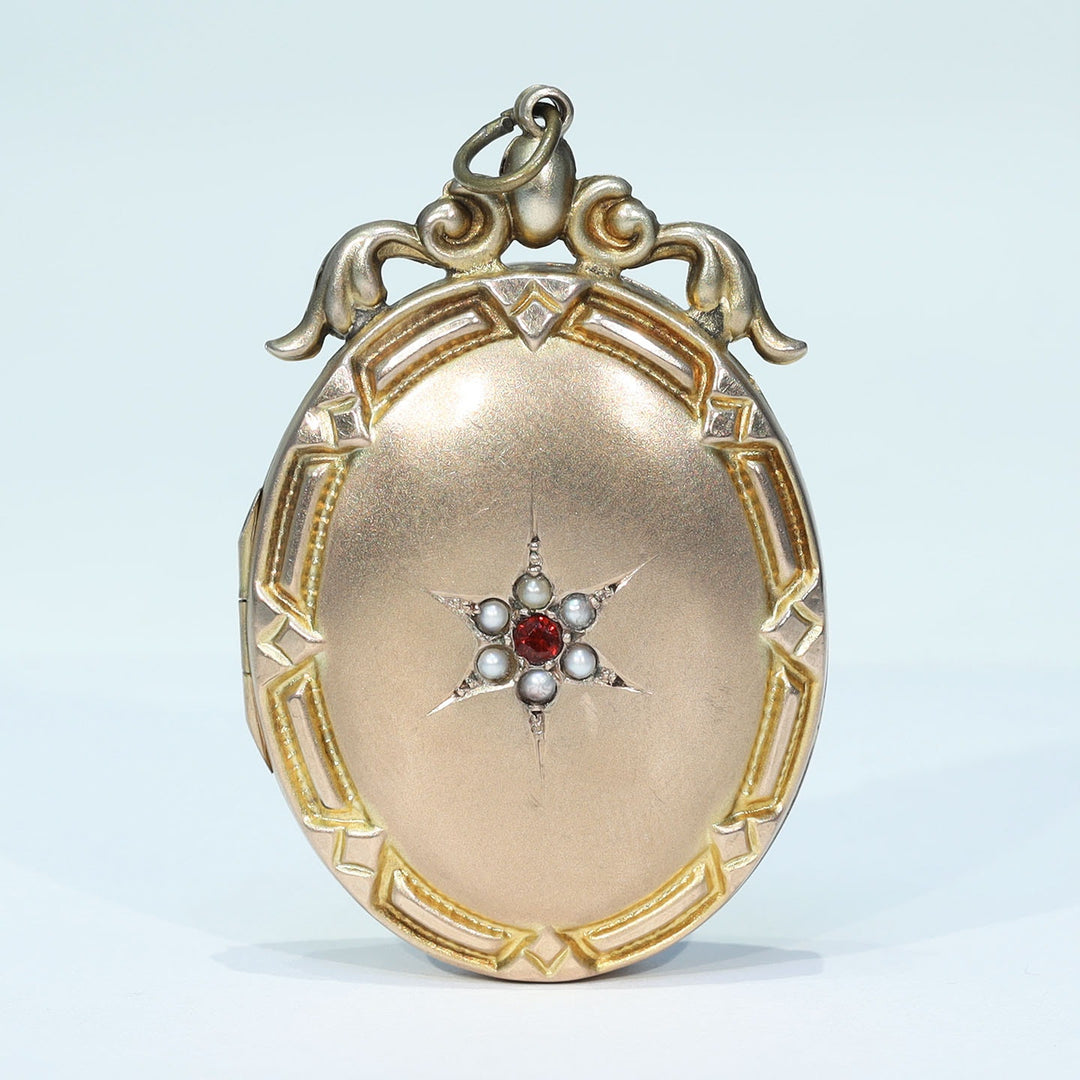 Nineteenth century gold photo locket with pearls