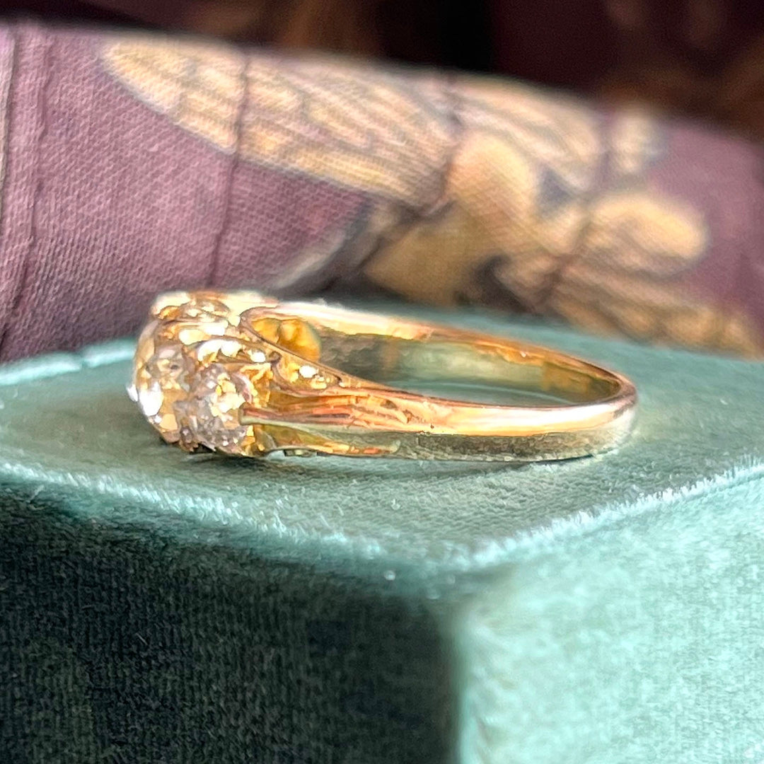Side view Victorian diamond ring 18k gold band