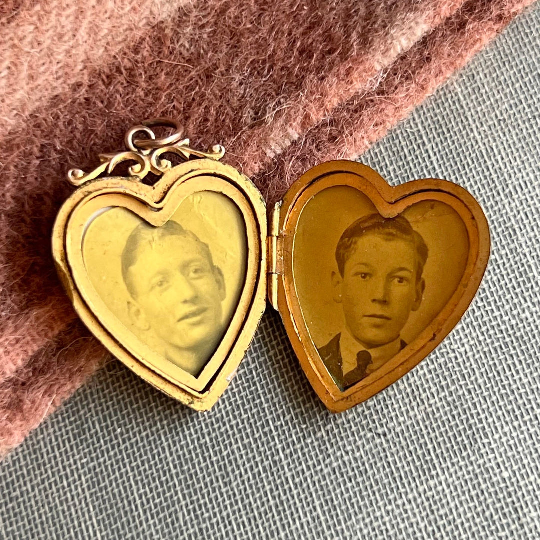 Victorian gold locket romantic design