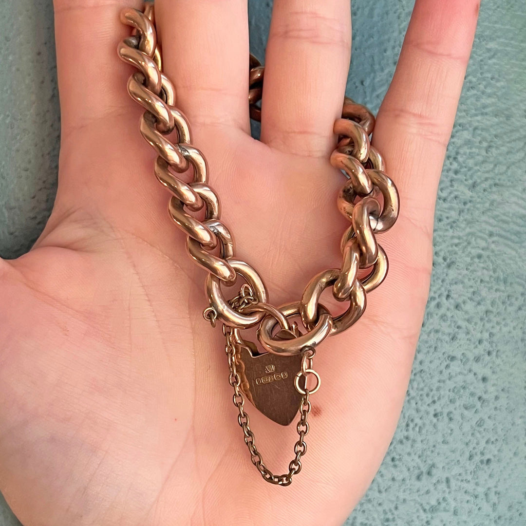 Elegant vintage gold bracelet timeless style