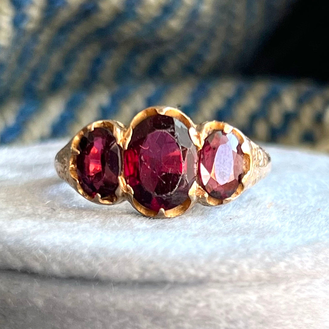 Antique Victorian three stone garnet gold ring