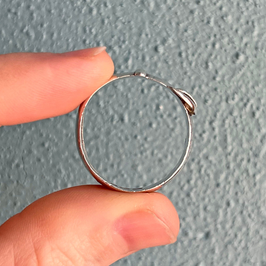 Side profile of Victorian buckle ring