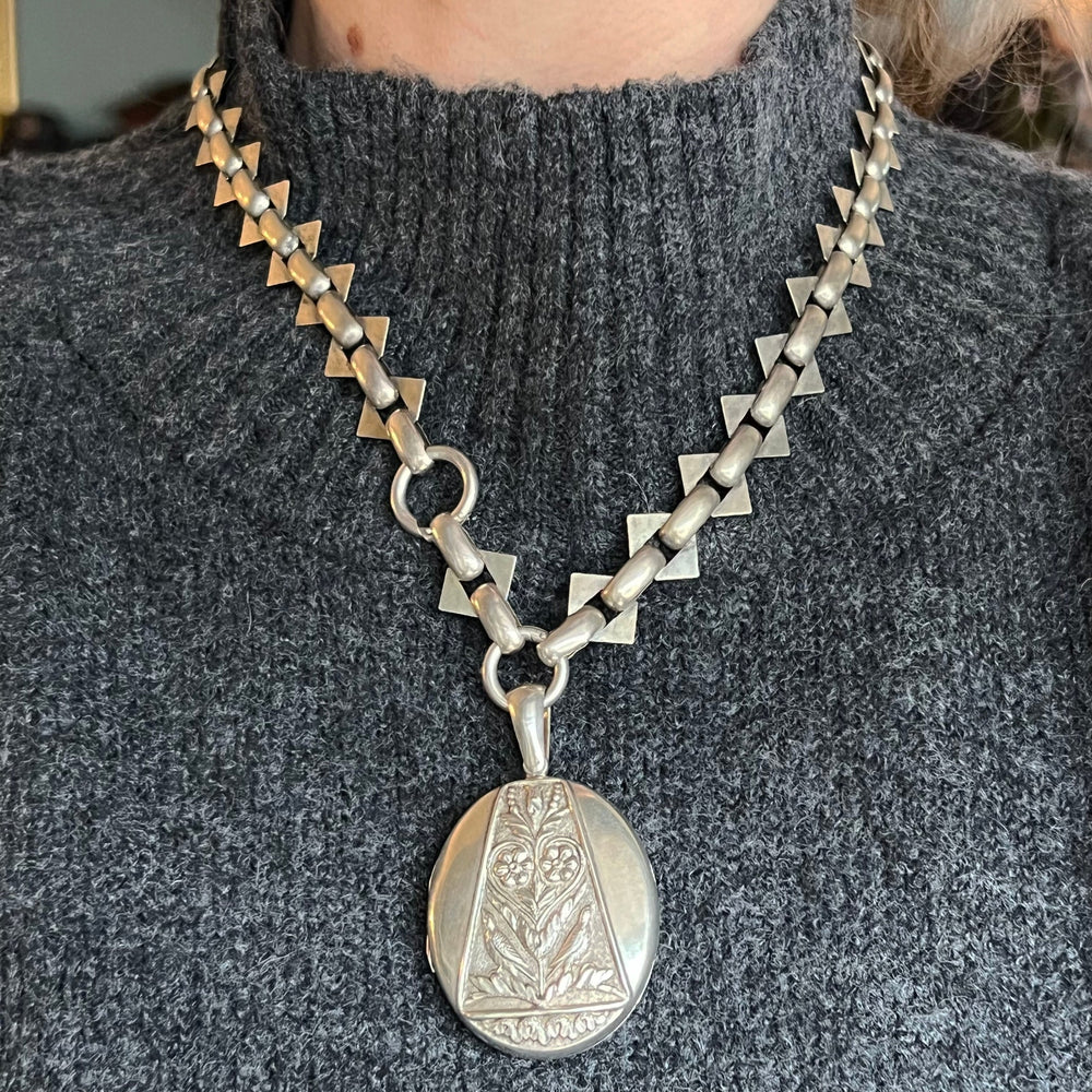 Elegant vintage silver bird necklace