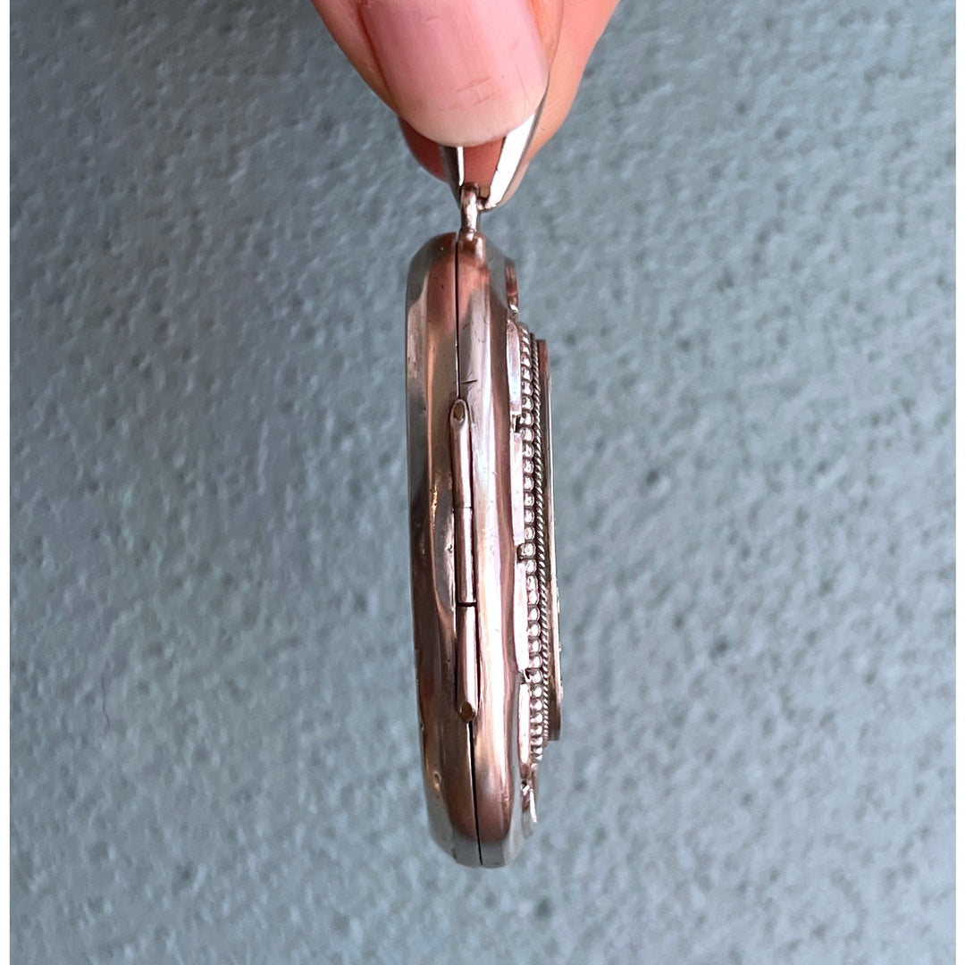 Side view Victorian silver oval locket pendant