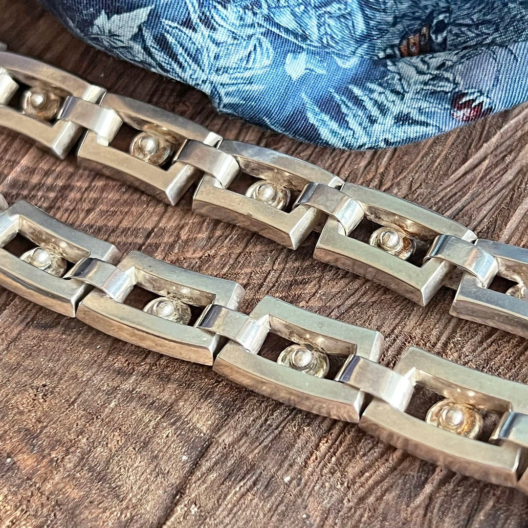 Close view of bold silver collar links