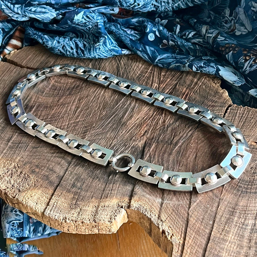 Elegant vintage silver collar necklace