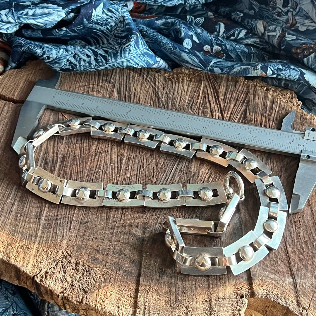 Side profile of Victorian link necklace