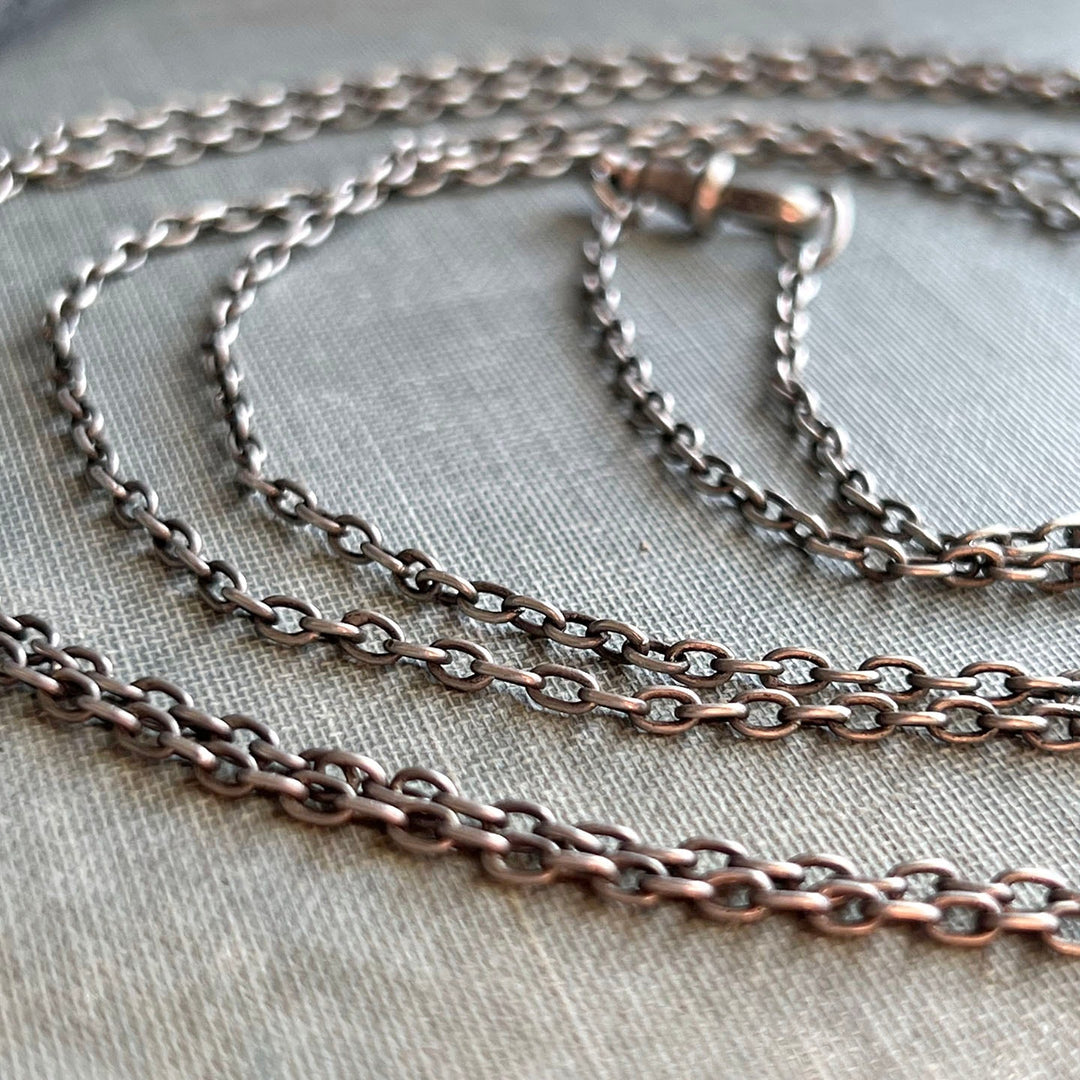 Close view of elongated silver links