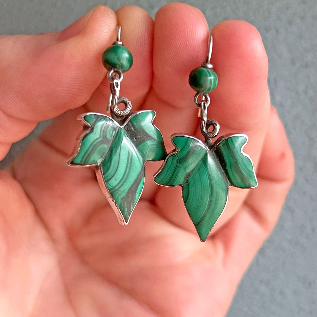 Detailed view of ivy leaf silver design
