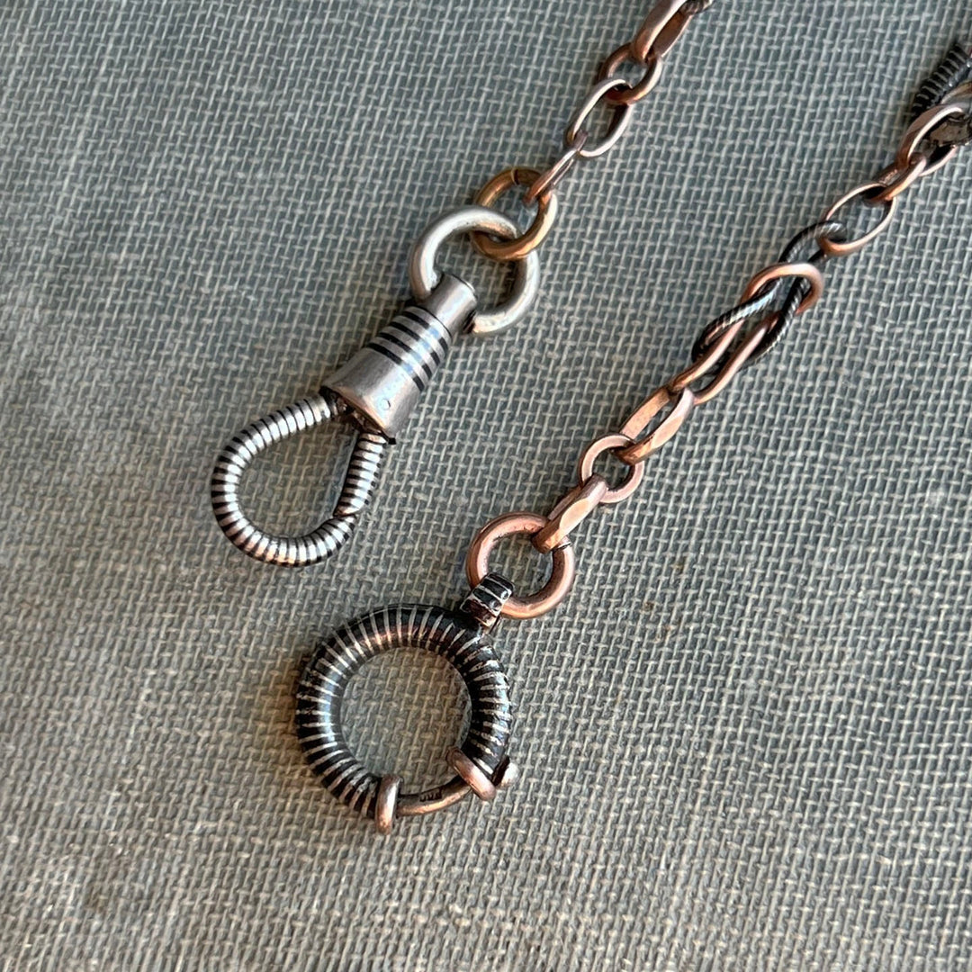 Detailed view of niello inlaid links
