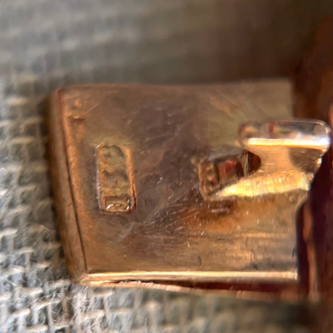 Detail of antique 15k gold articulated bracelet links