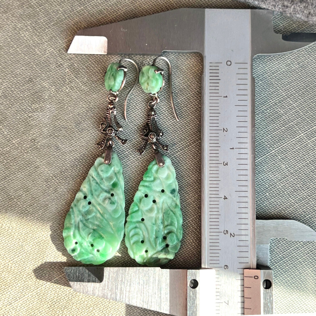 Detailed view of marcasite set silver tops