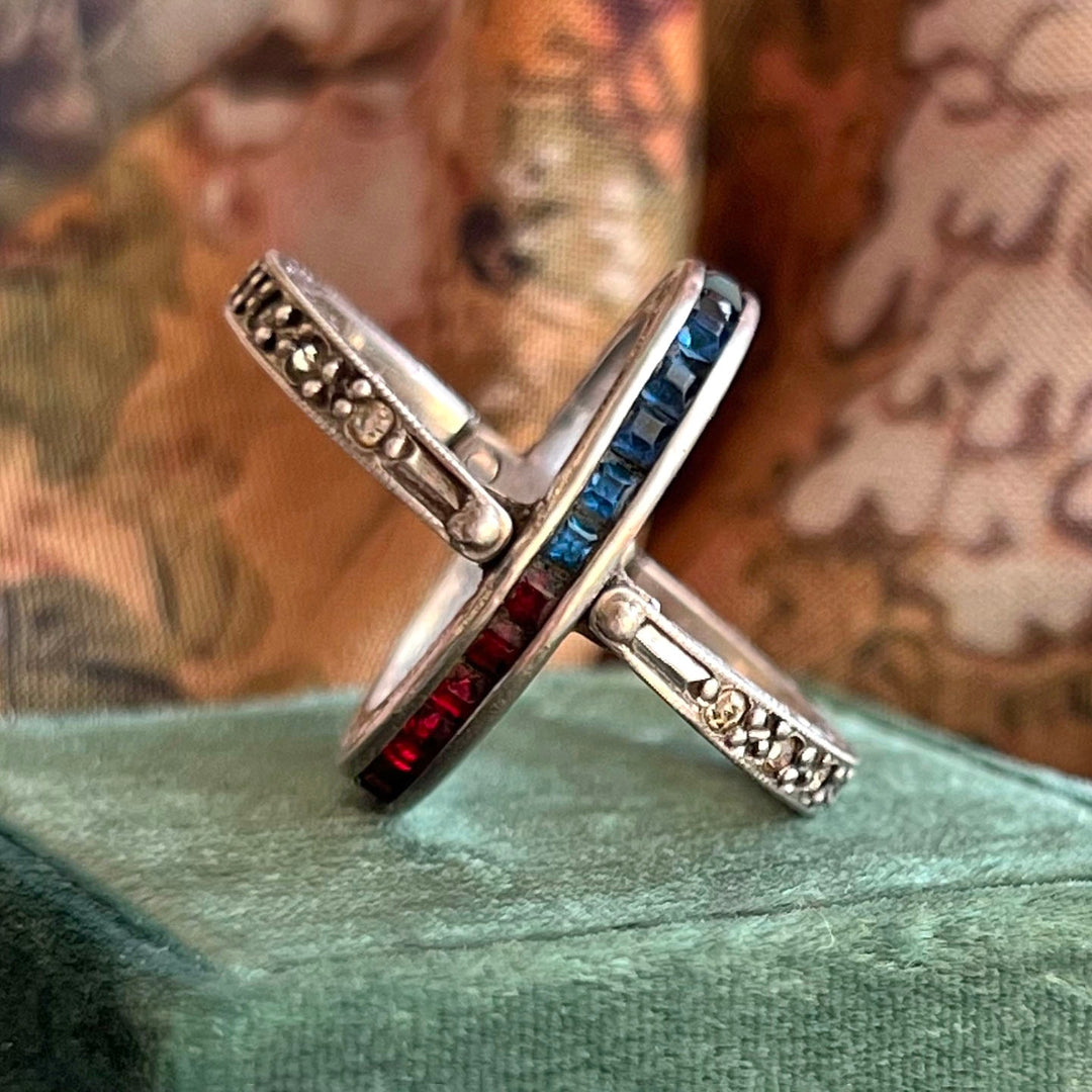 Detail of hinged spinning mechanism Art Deco ring