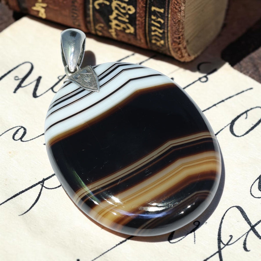 Antique Victorian large oval banded agate pendant circa 1880