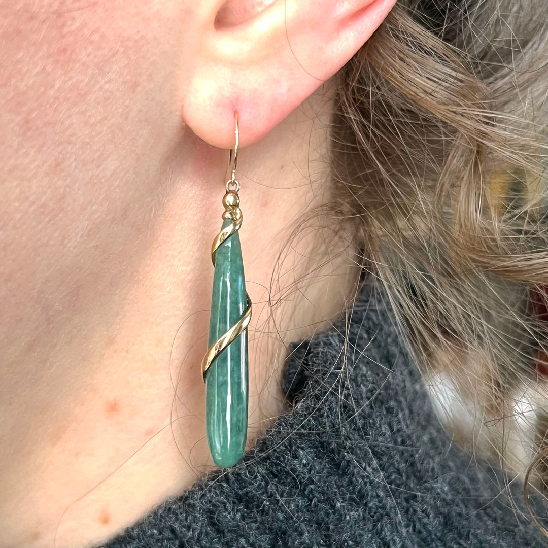 Vintage gold jade earrings graceful design