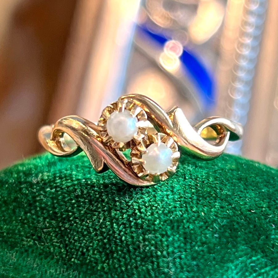 French gold pearl moi et toi ring